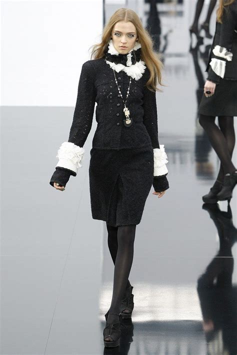 chanel 2009 fall|Chanel runway 2009.